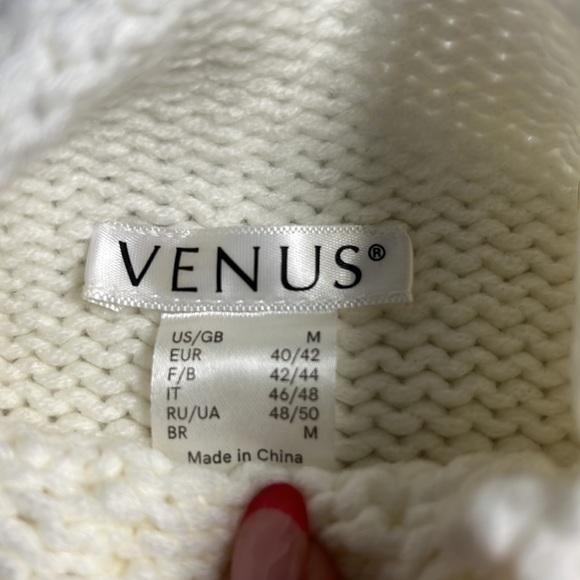 Cold shoulder, white woollen sweater - Picture 4 of 4